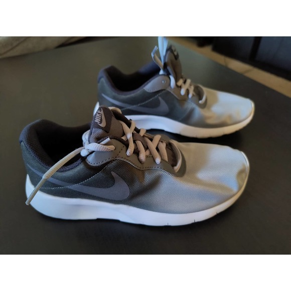 NIKE AV8808 001 Tanjun Print (GS) 5Y - Picture 2 of 9